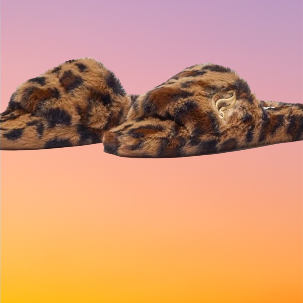 NEW Fabletics slip on leopard fur slippers